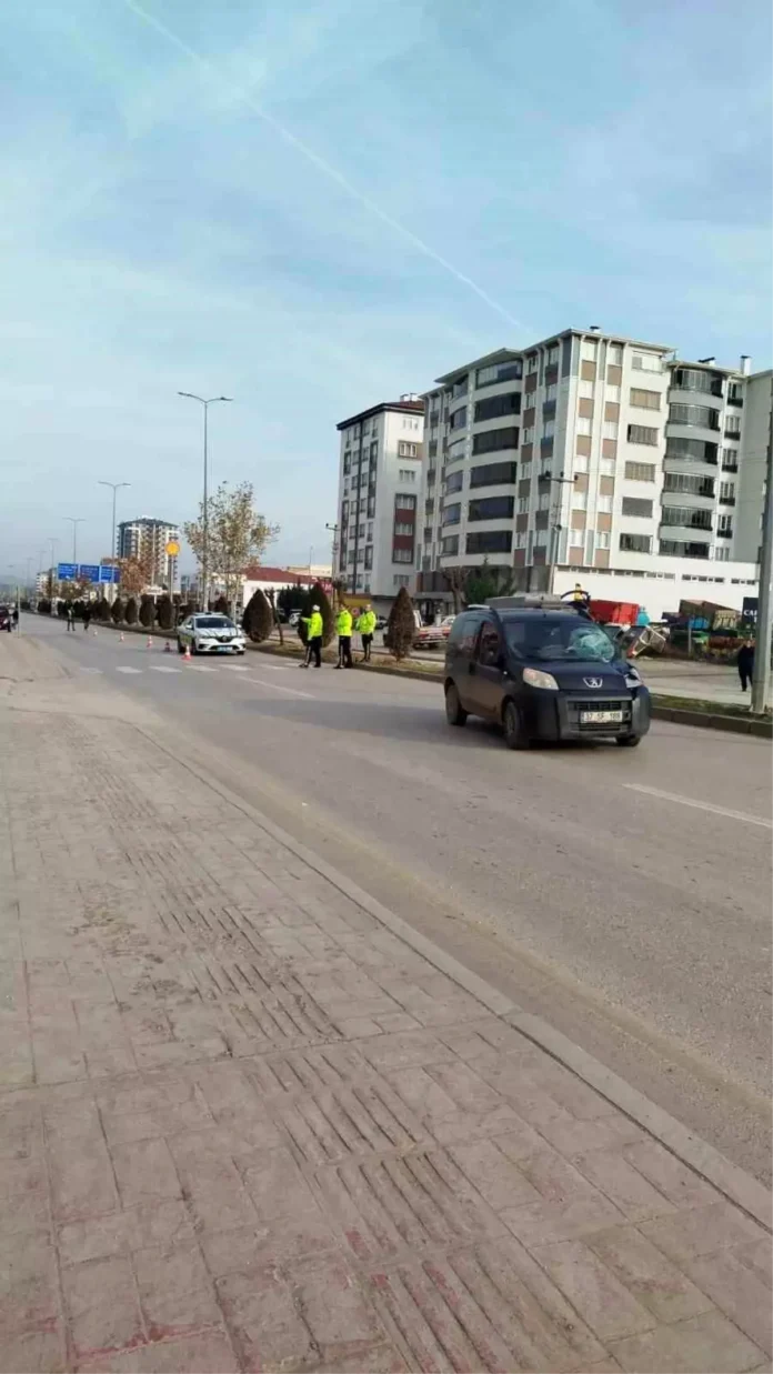 Hafif ticari aracın çarptığı yaya hayatını kaybetti