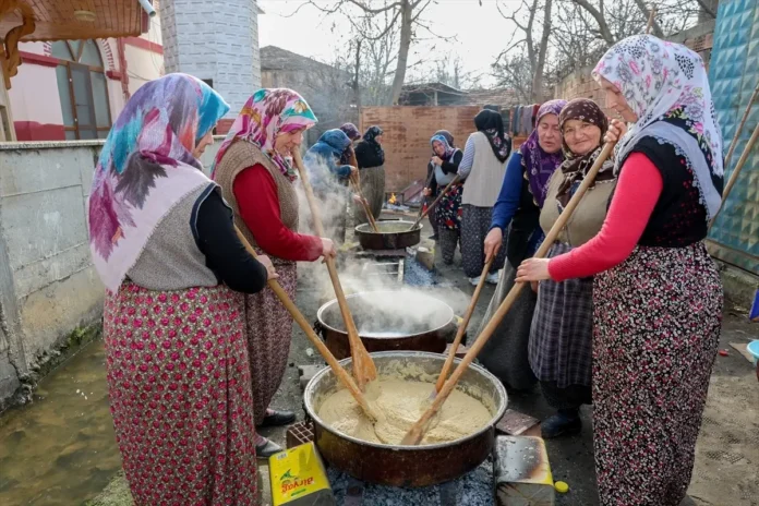 Kastamonu'da Regaip Kandili'nde asırlık "helva ikramı geleneği" yaşatıldı